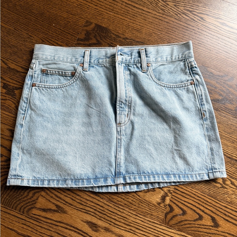 New Denim Forum Light Wash Mini Skirt
